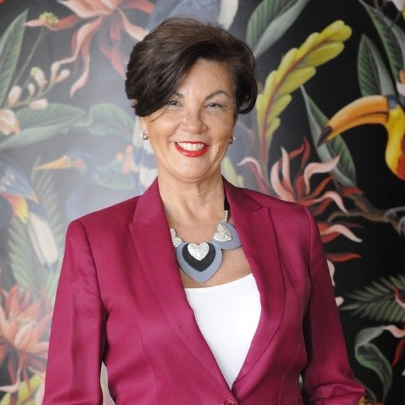 Delia Flores presidenta de CALIBRE