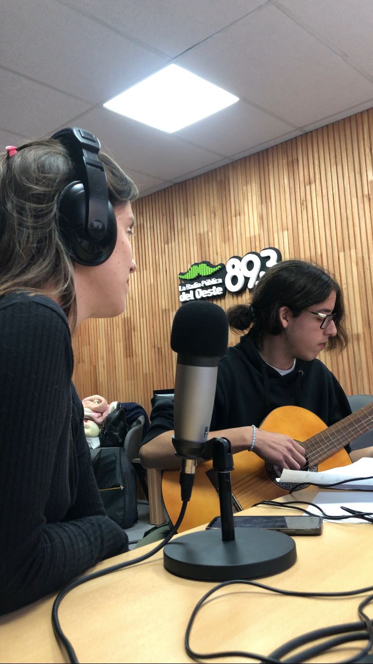 Acustico En La Radio Publica del Oeste