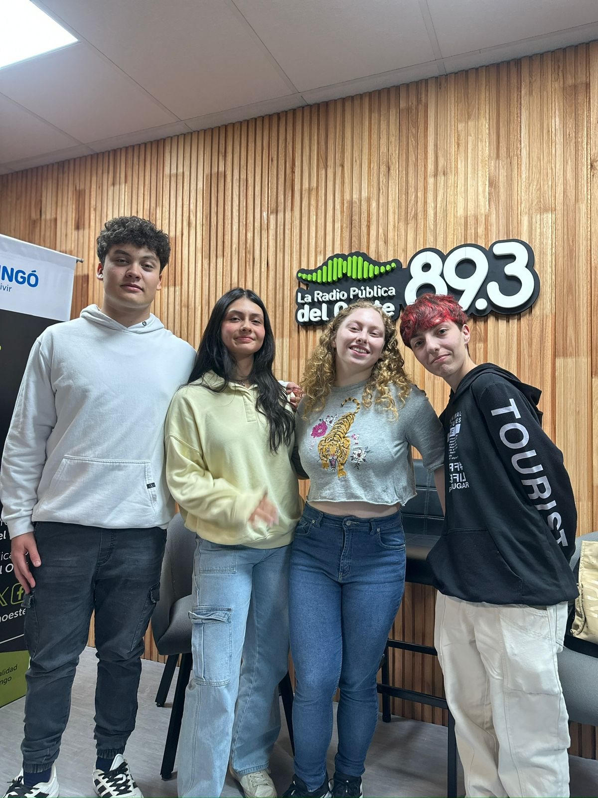 Los cradores de Workly en el estudio de La Radio Pública del Oeste