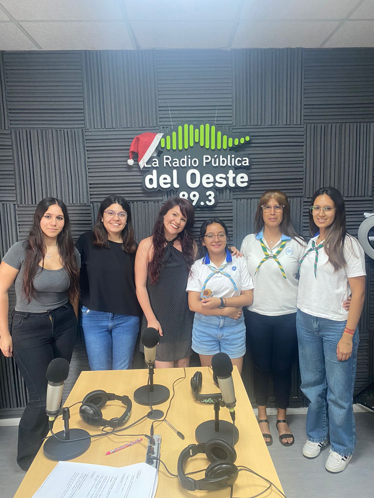 Cintia Pelozo en el estudio de La Radio Pública