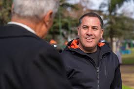 El presidente del Concejo Deliberante de Ituzaingó, Juan Manuel Alvarez Luna, visitó los estudios de la Radio Pública del Oeste, donde fue entrevistado por Horacio Mena en el programa De amigo a amigo (Martes 17 hs). 
