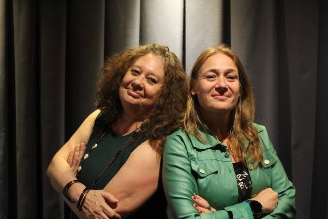 Natalia Vinelli y su compañera directora del documental de Norma Pla