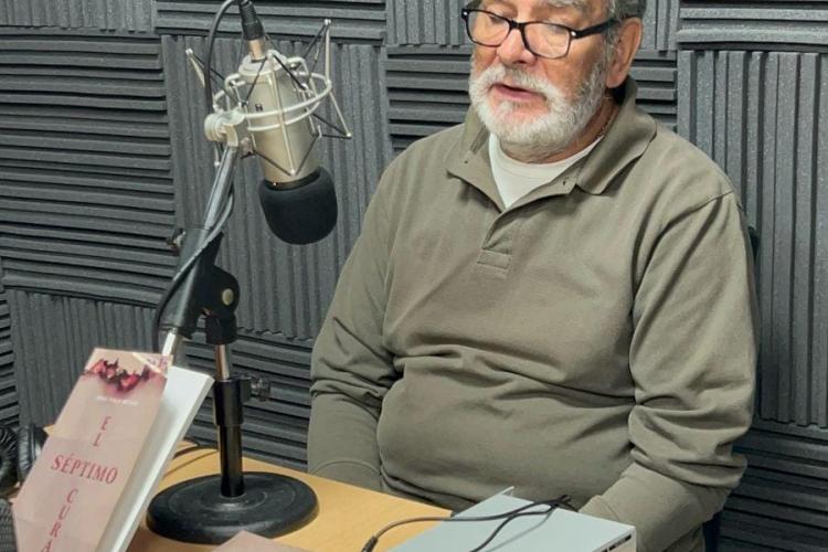 Jorge Tobar en el estudio Marcelo Chiaradía, FM 89.3