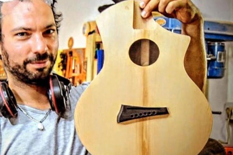 Nahuel Garcia Luthier de Lumina
