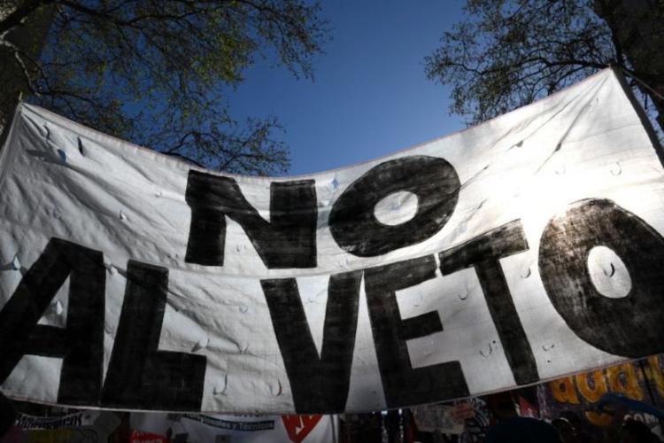 NO AL VETO