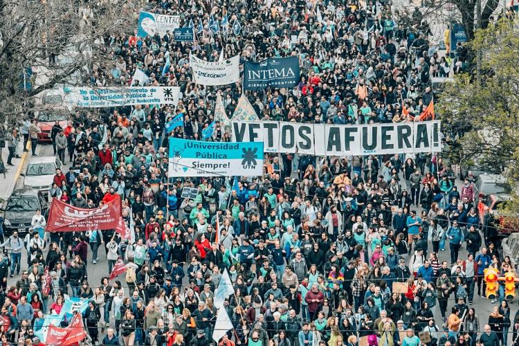 Vetos Afuera, la imagen de las calles del Congreso ayer