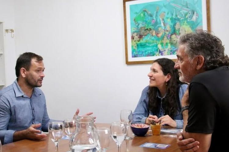 Akerman junto a la senadora Monica Macha