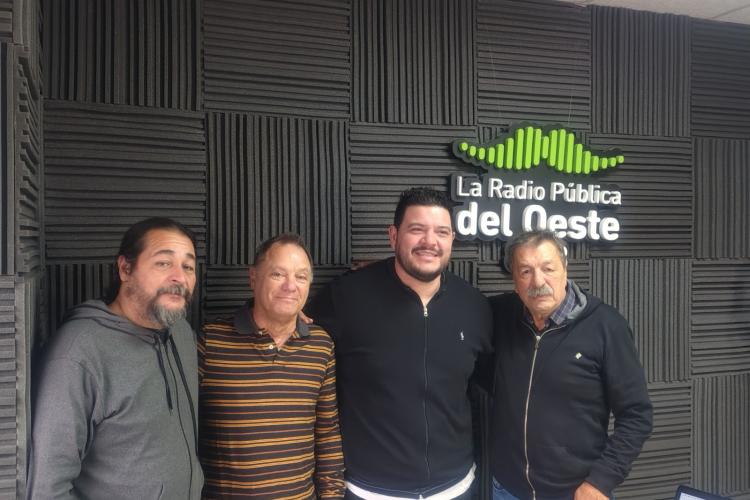 El Oso en el estudio de La Radio Publica del Oeste