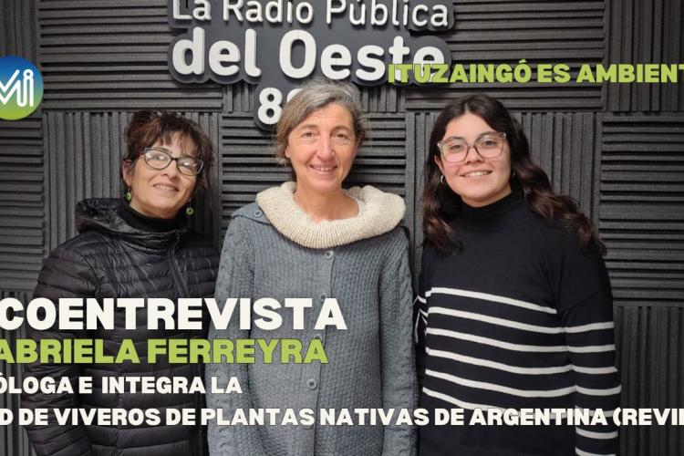 Gabriela Ferreyra en el estudio Marcelo Chiariadía, La Radio Pública del Oeste