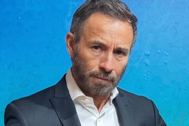 Juan Enrique, Economista