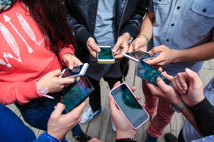 adolescencias, smartpohnes, ludopatía y el uso indebido de las IAs